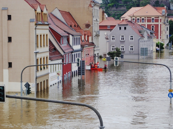 Hochwasser und Vermurungen – Welche Versicherung hilft im Schadensfall?